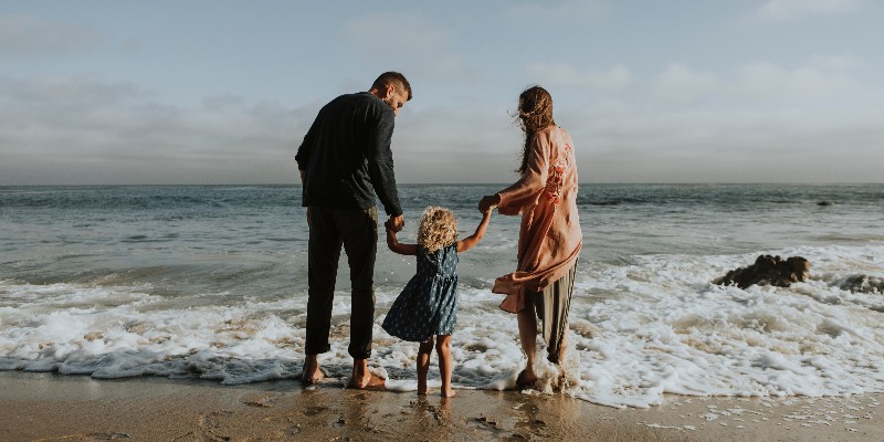 barefoot-beach-cheerful-157465